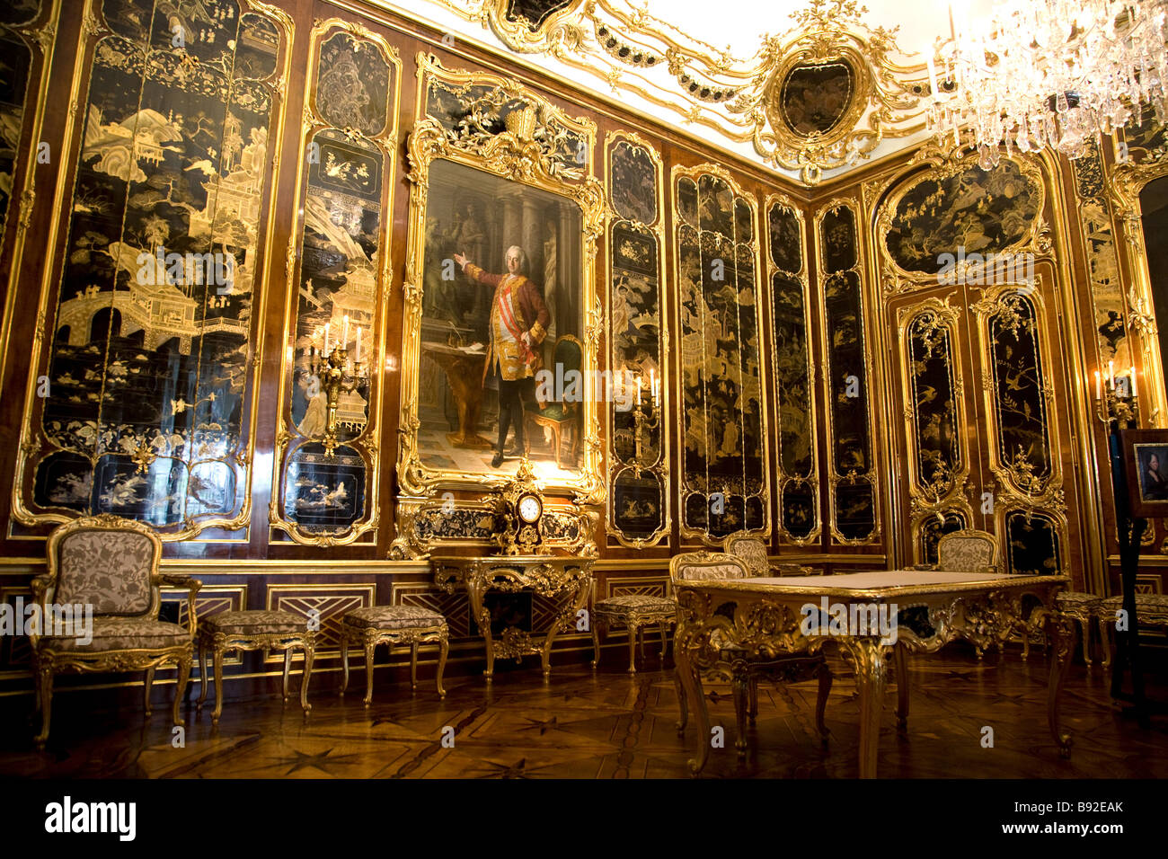 Uno dei 1440 sontuosamente decorate di Schloss Schonbrunn Vienna Austria Foto Stock