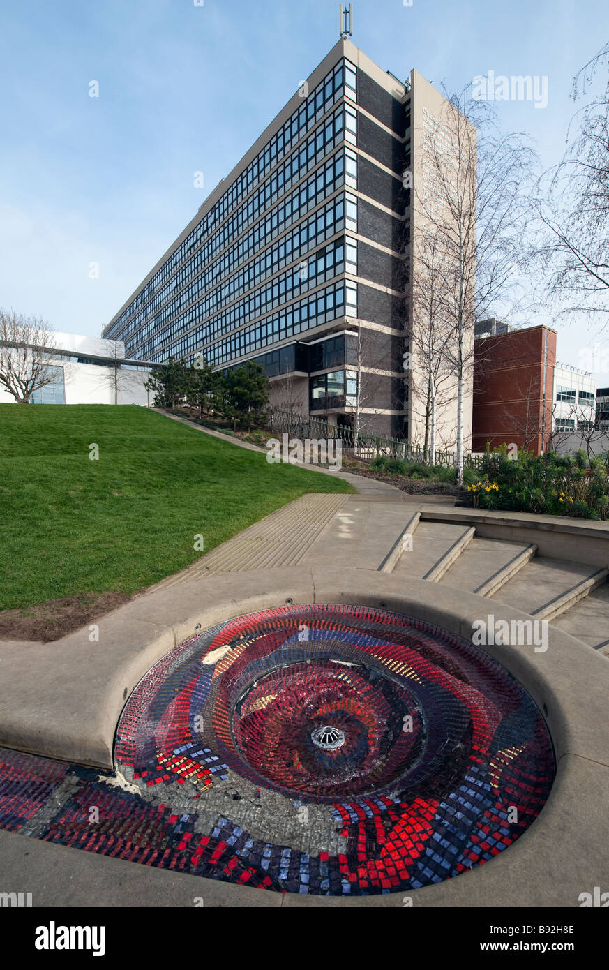 Il mosaico di vetro funzione acqua, Sheffield Hallam University, "South Yorkshire, Inghilterra, "Regno Unito" Foto Stock