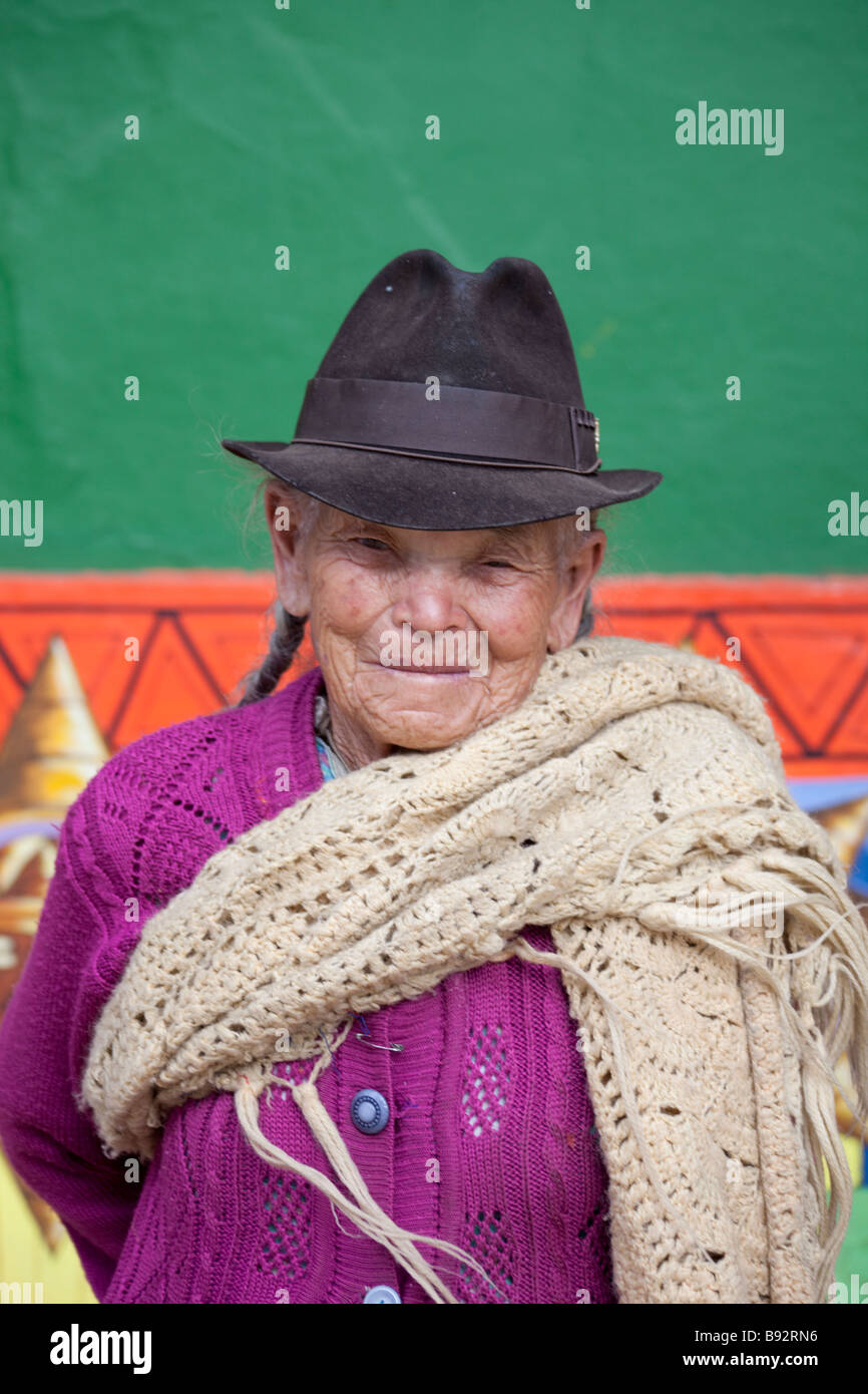 Ritratto di una vecchia signora colombiano nel villaggio di Ráquira, Colombia Foto Stock