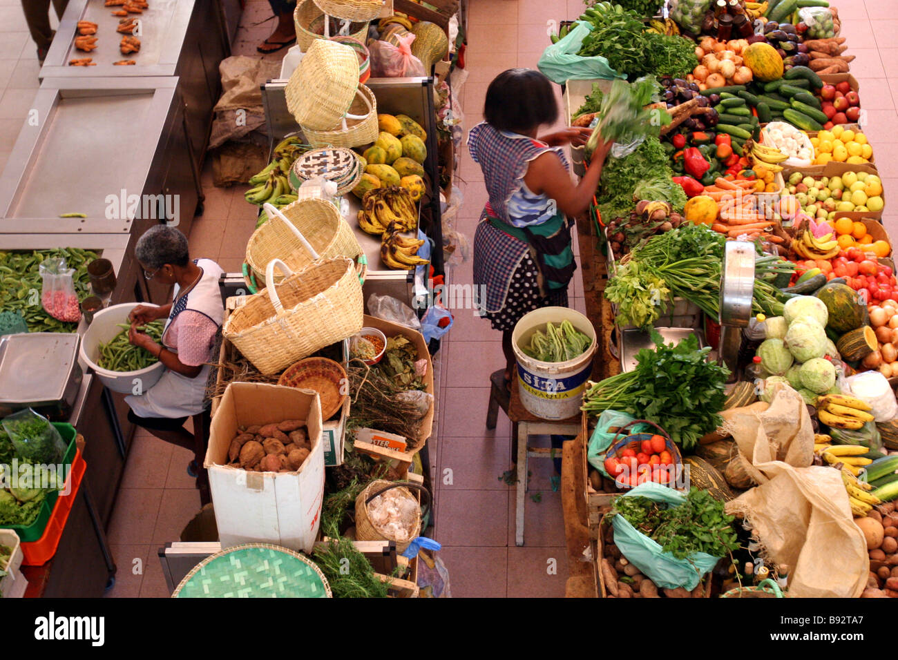 Mercato in Mindelo, capitale di Sao Vicente, una delle isole di Capo Verde. Foto Stock