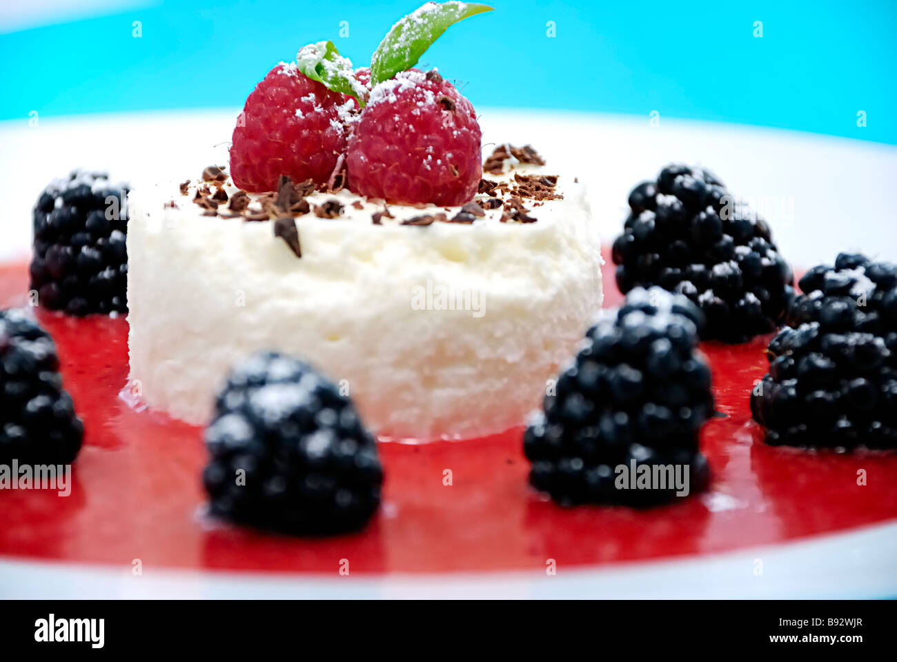 Cheesecake con frutti di bosco frutti Foto Stock