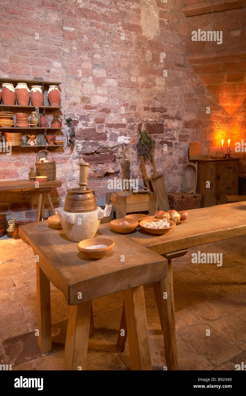 La vecchia cucina in St Nichloas priorato di Exeter Devon Regno Unito Foto Stock