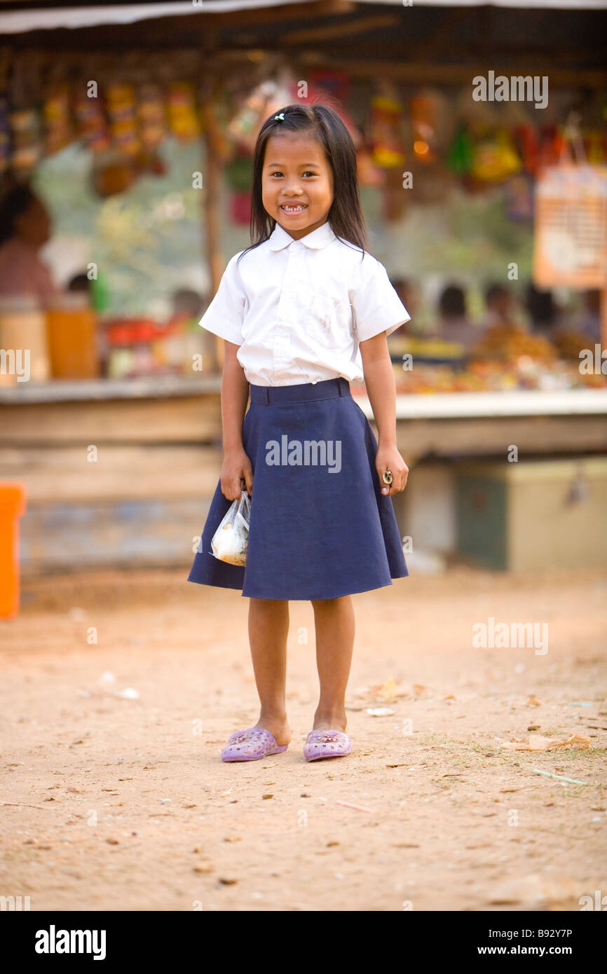 I giovani cambogiani alla ragazza Chroy Roesey Scuola secondaria Foto Stock