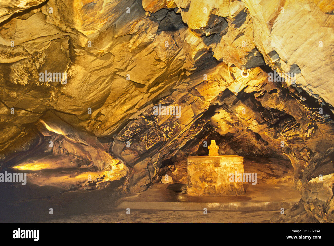 St Fillan s grotta Pittenweem Fillan St è stato uno dei primi missionari cristiani dall'Irlanda Foto Stock