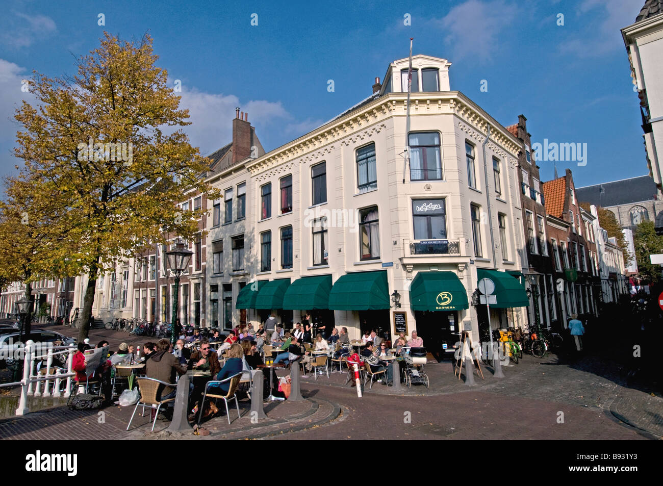 Leiden Paesi Bassi Olanda Rapenburg Bar Pub Cafe Studenti universitari Foto Stock