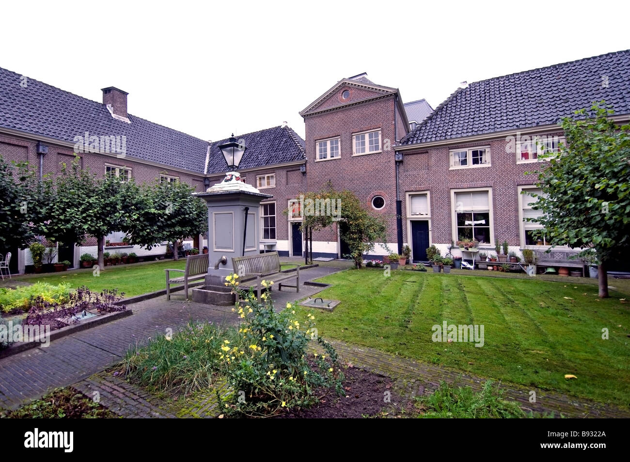 Leiden Paesi Bassi Olanda almshouse tribunale olandese Foto Stock