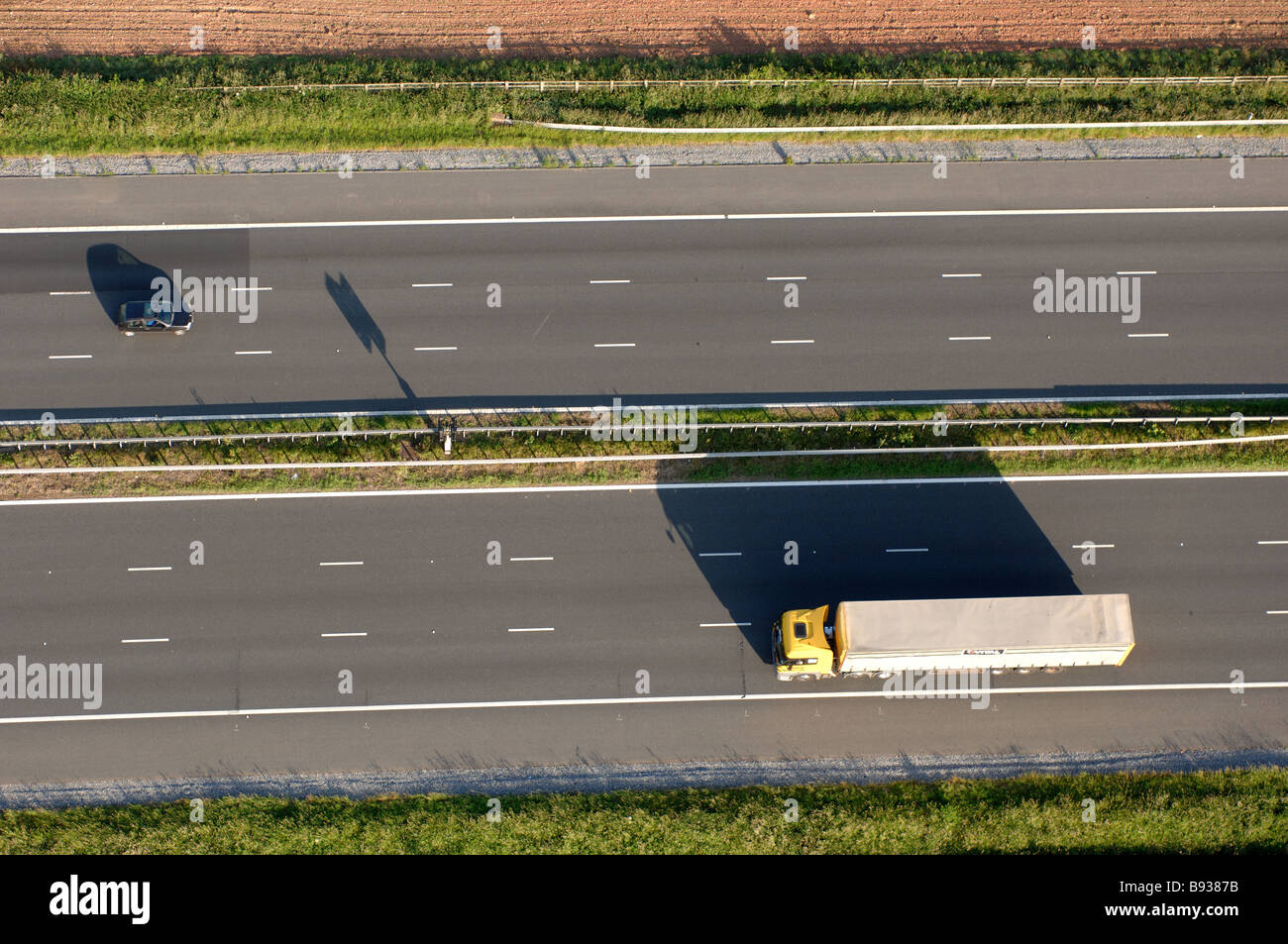 Auto e il traffico sulla autostrada M5 Devon England Foto Stock