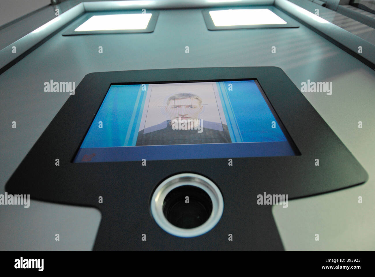 I dati di ingresso e di fotografia tenendo per nuovi dati biometrici ... Ufficio di stranieri