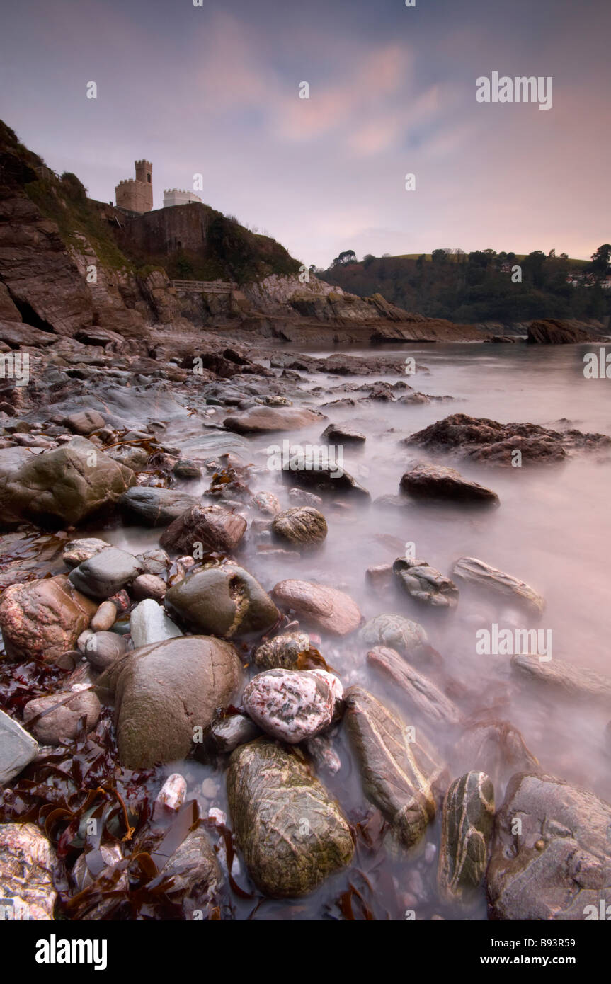 Alba presso la piccola baia sottostante il castello di Dartmouth Devon UK Foto Stock