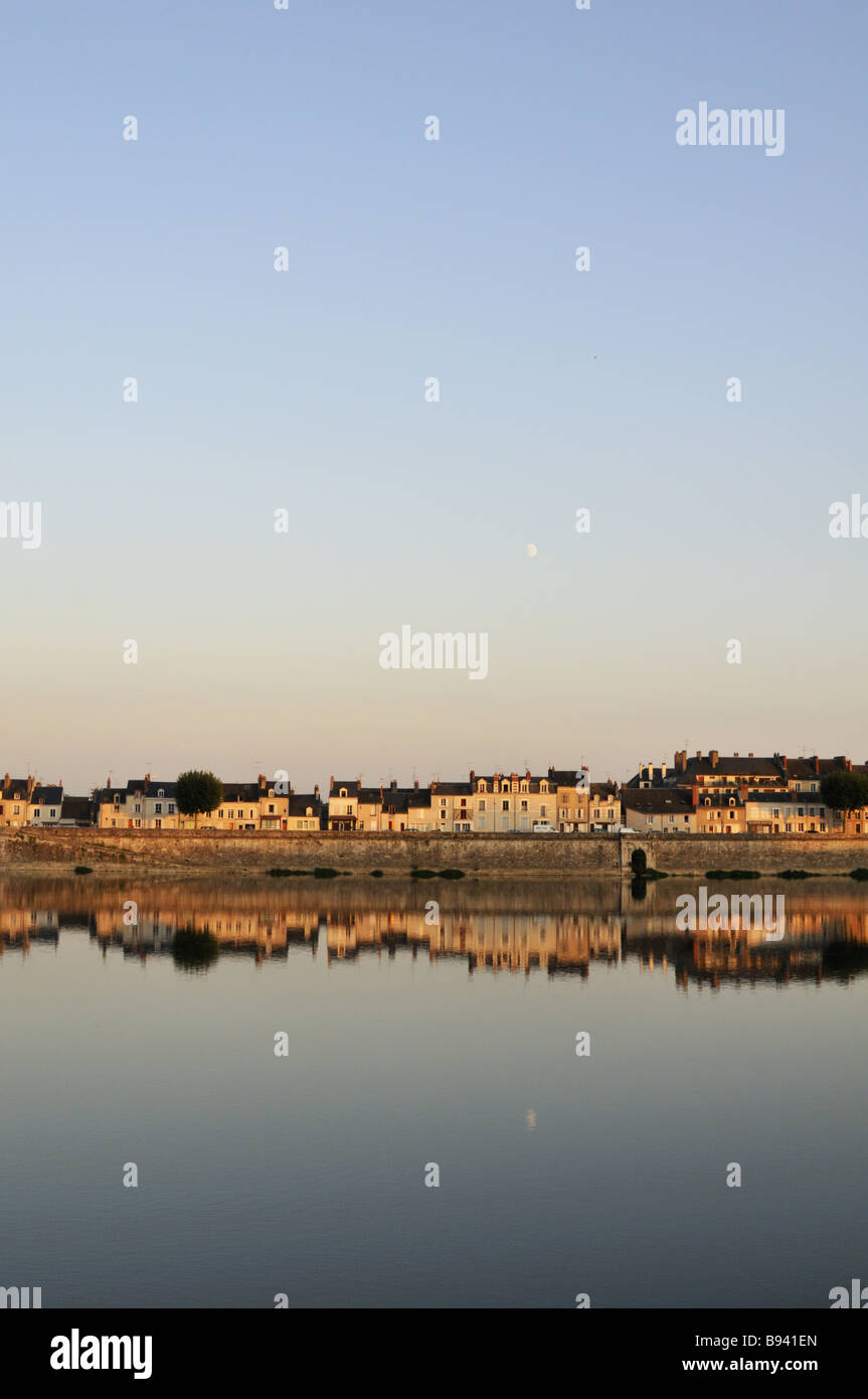 Blois dal fiume Loire Francia Foto Stock