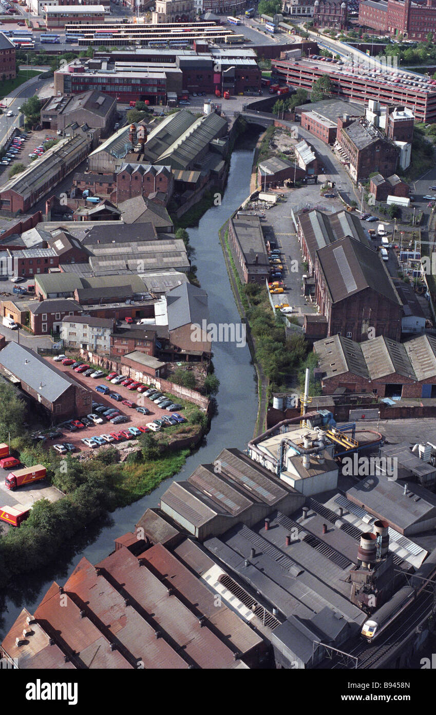 Vista aerea del Birmingham Linea principale canale nei campi Horseley Wolverhampton West Midlands England Regno Unito Foto Stock