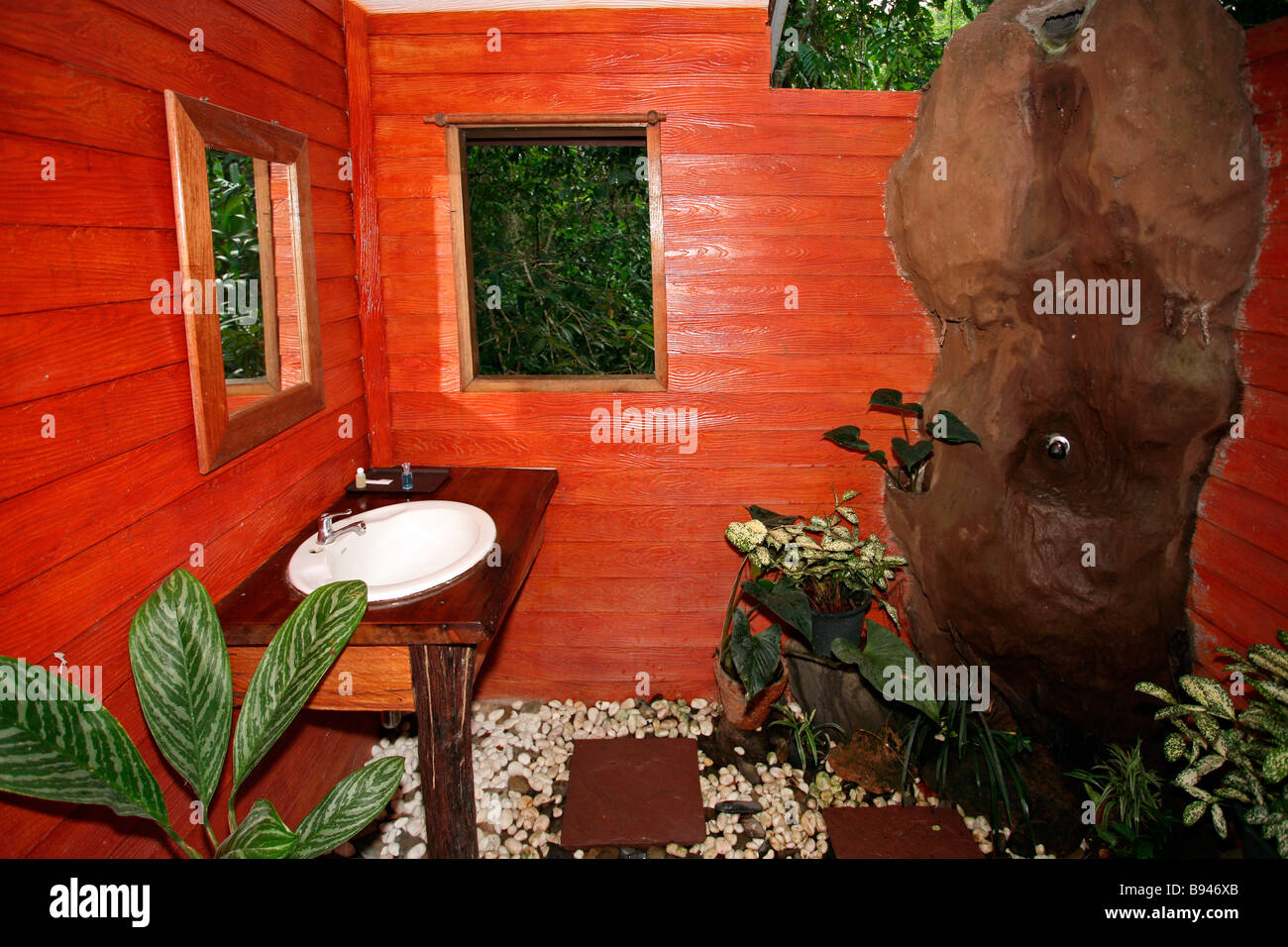 Khao Sok National Park: Tree Tops Hotel: Servizi Igienici nella giungla Foto Stock