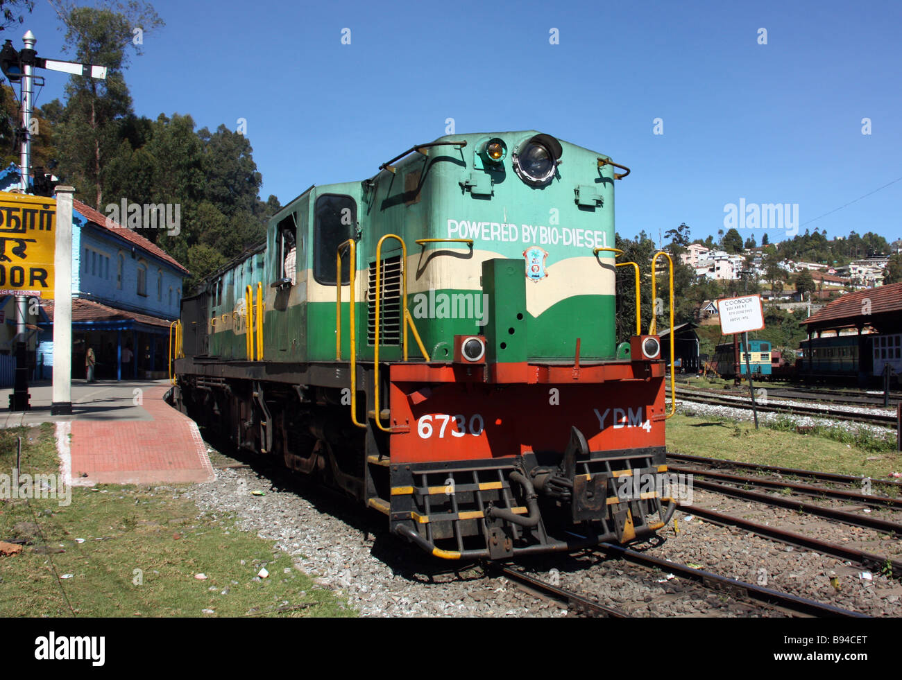 Bio Diesel a scartamento ridotto locomotiva alla stazione di Connor India Foto Stock