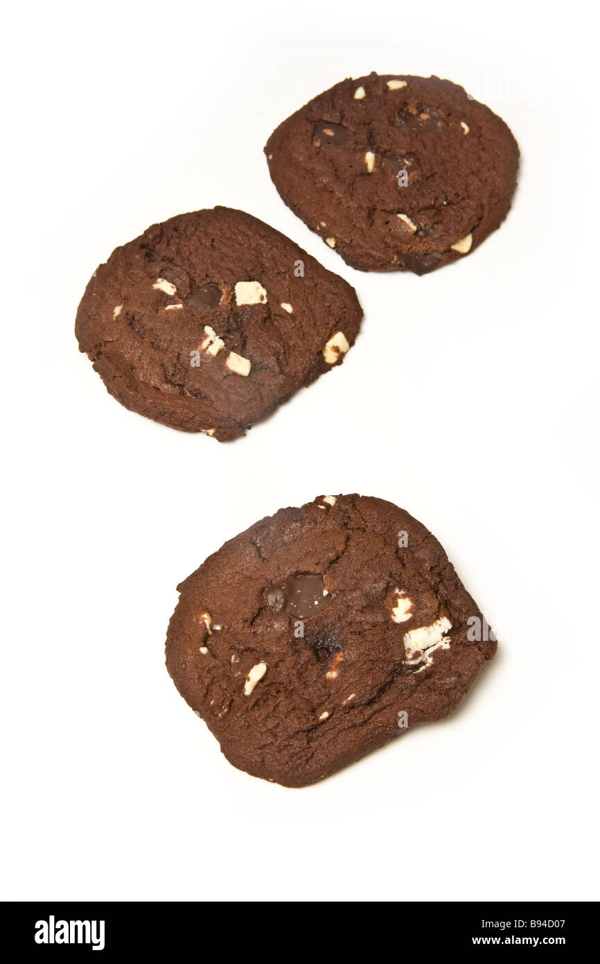 Biscotti al cioccolato isolato su un bianco di sfondo per studio Foto Stock