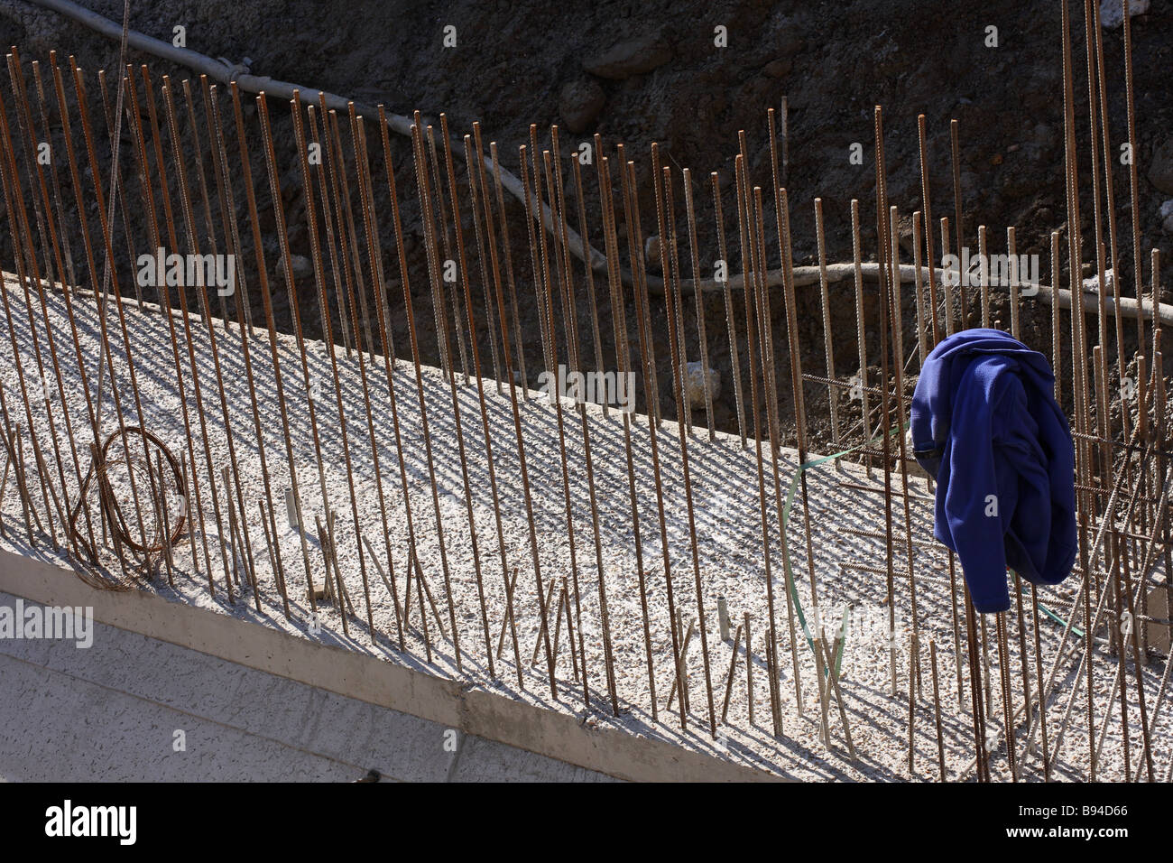La costruzione dell'edificio sito funziona la parete di bloccaggio sostituzione rinnovo rinnovo manutenzione hampstead fiume medway kent england regno unito Foto Stock