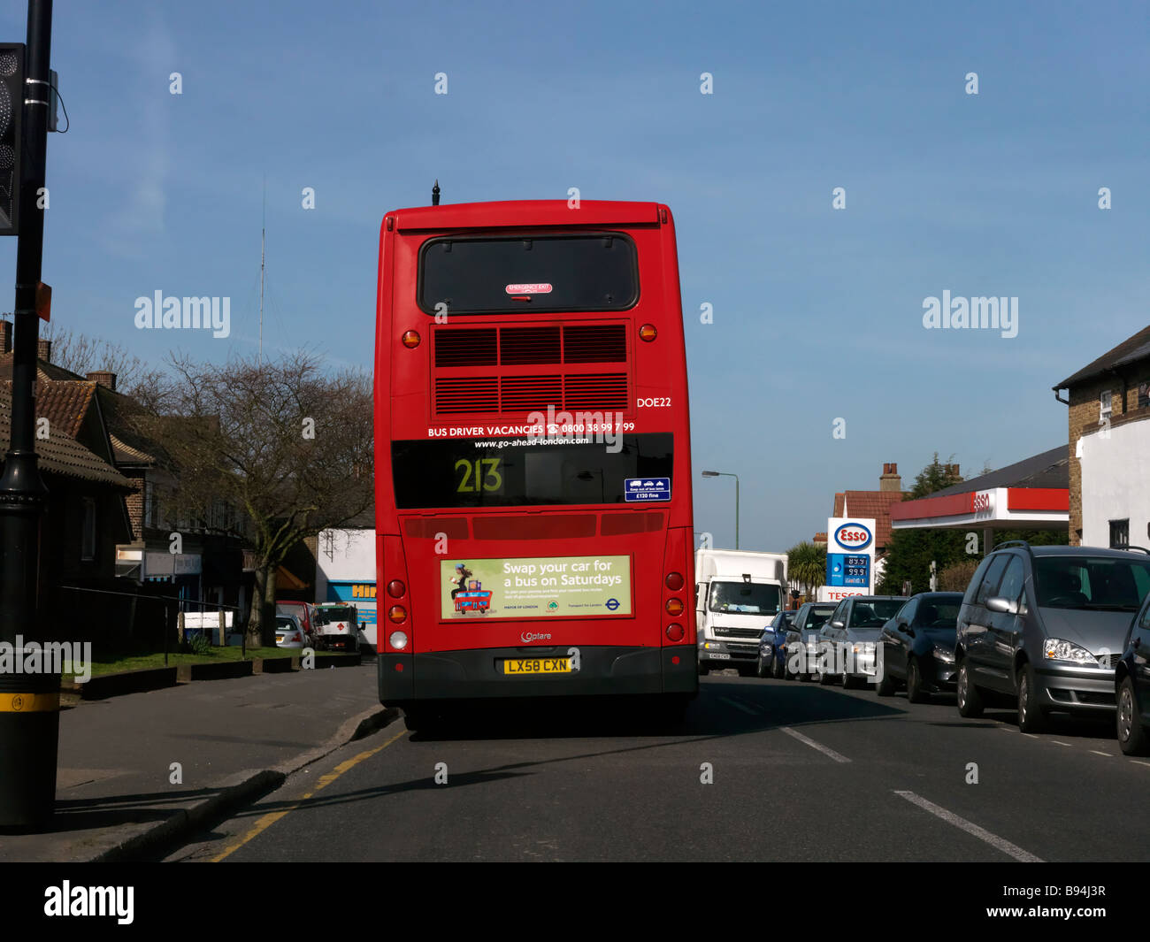 Double Decker Bus londinese e traffico Foto Stock