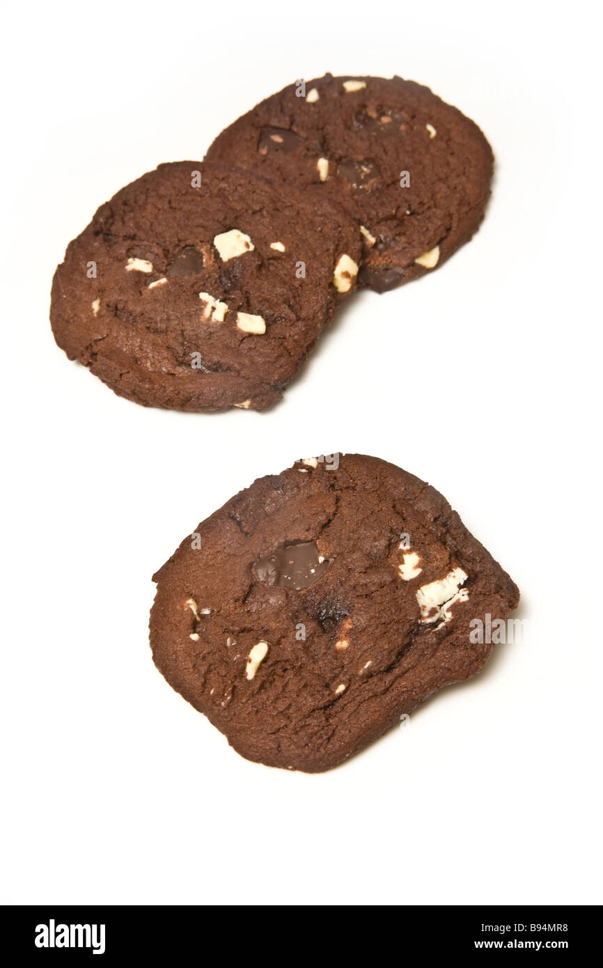 Biscotti al cioccolato isolato su un bianco di sfondo per studio Foto Stock
