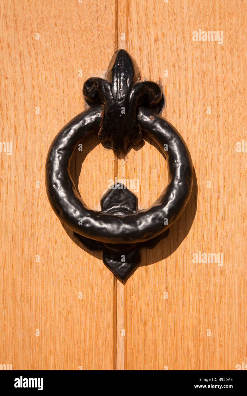 Porta Nera respingente in massello di rovere porta esterna Foto Stock