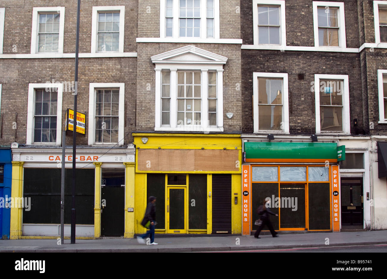 Saliti fino ai negozi di Borough High Street London Southwark Foto Stock