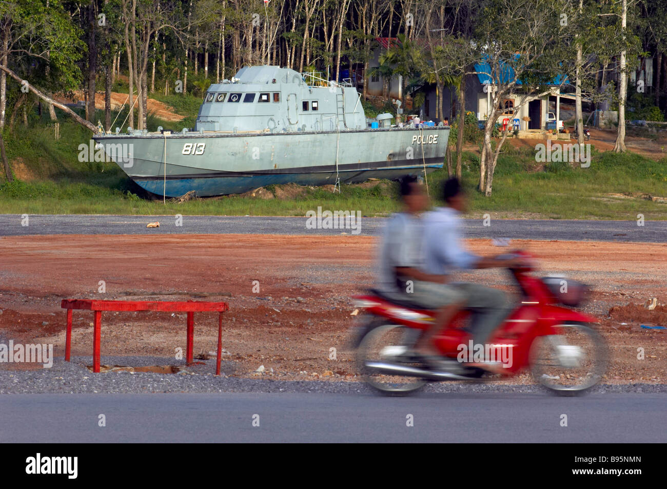 Barca marina tsunami Foto Stock