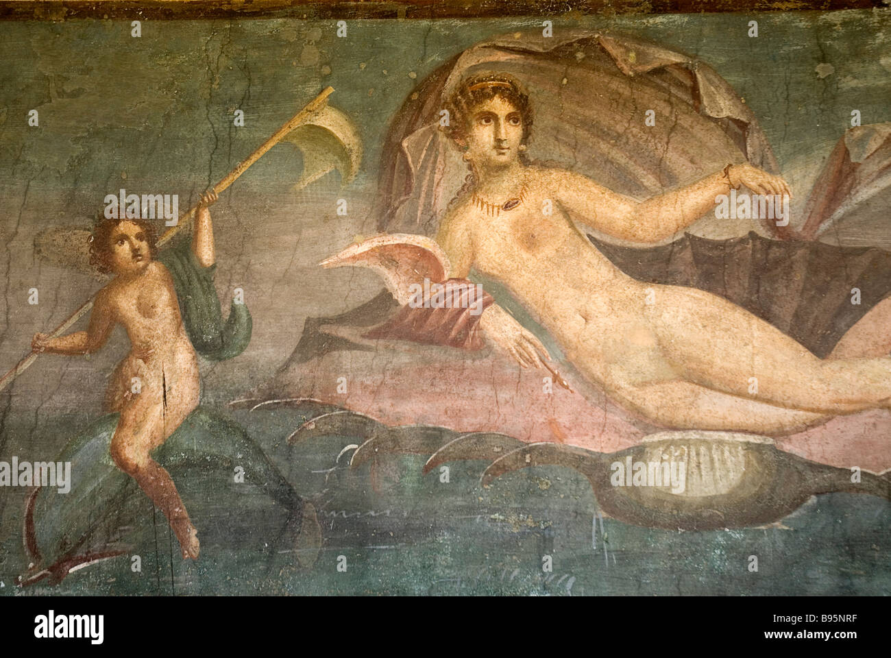 L'Italia, Campania, Napoli, Pompei. Affresco che dà il nome alla Casa di Venere raffigurante Venere in un guscio accompagnata da una nereide. Foto Stock