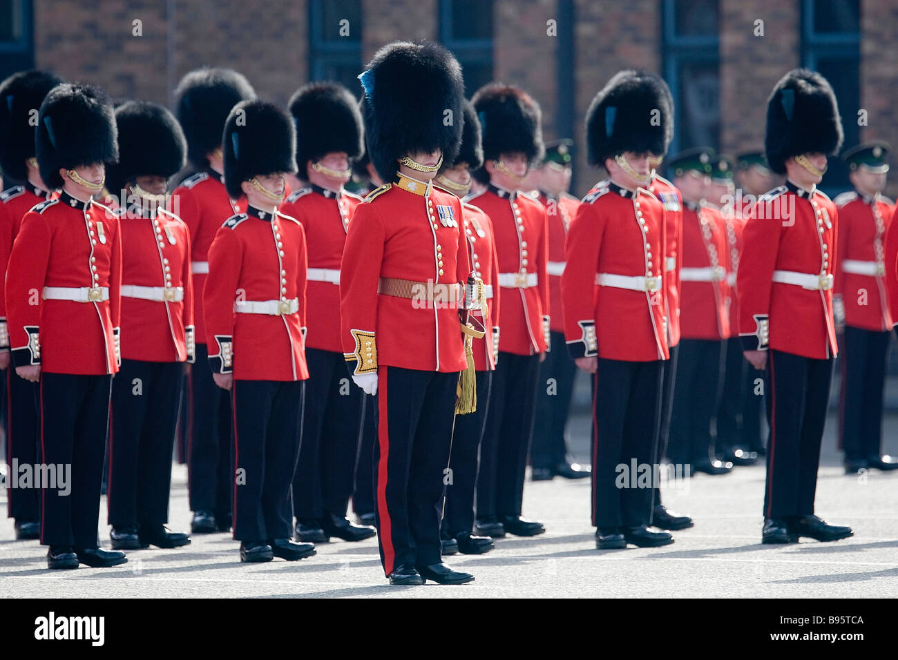 Il primo battaglione irlandese Guardie su parade presso il Victoria Barracks Windsor REGNO UNITO su il giorno di San Patrizio Foto Stock