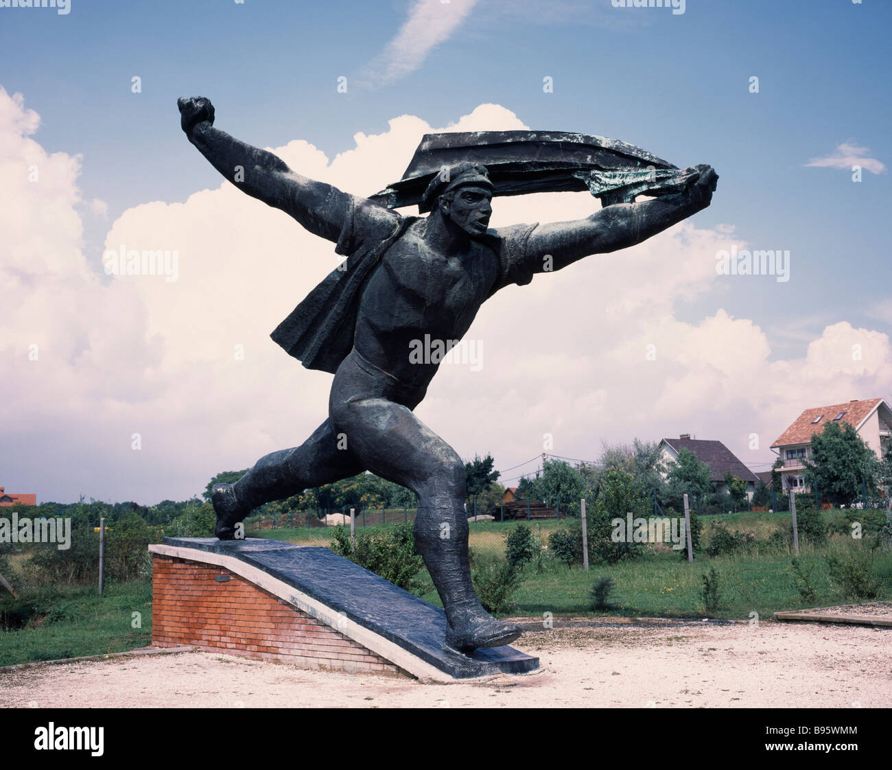 Ungheria Budapest vicino al Parco delle Statue. Statua di comunista del soldato di estensione. Repubblica dei Consigli monumento Foto Stock