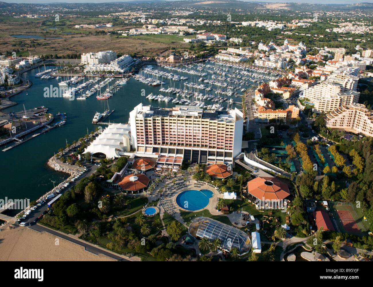 Il resort di Vilamoura in Portogallo meridionale della regione di Algarve. La marina è dominato dal Tivoli Marina Vilamoura hotel Foto Stock