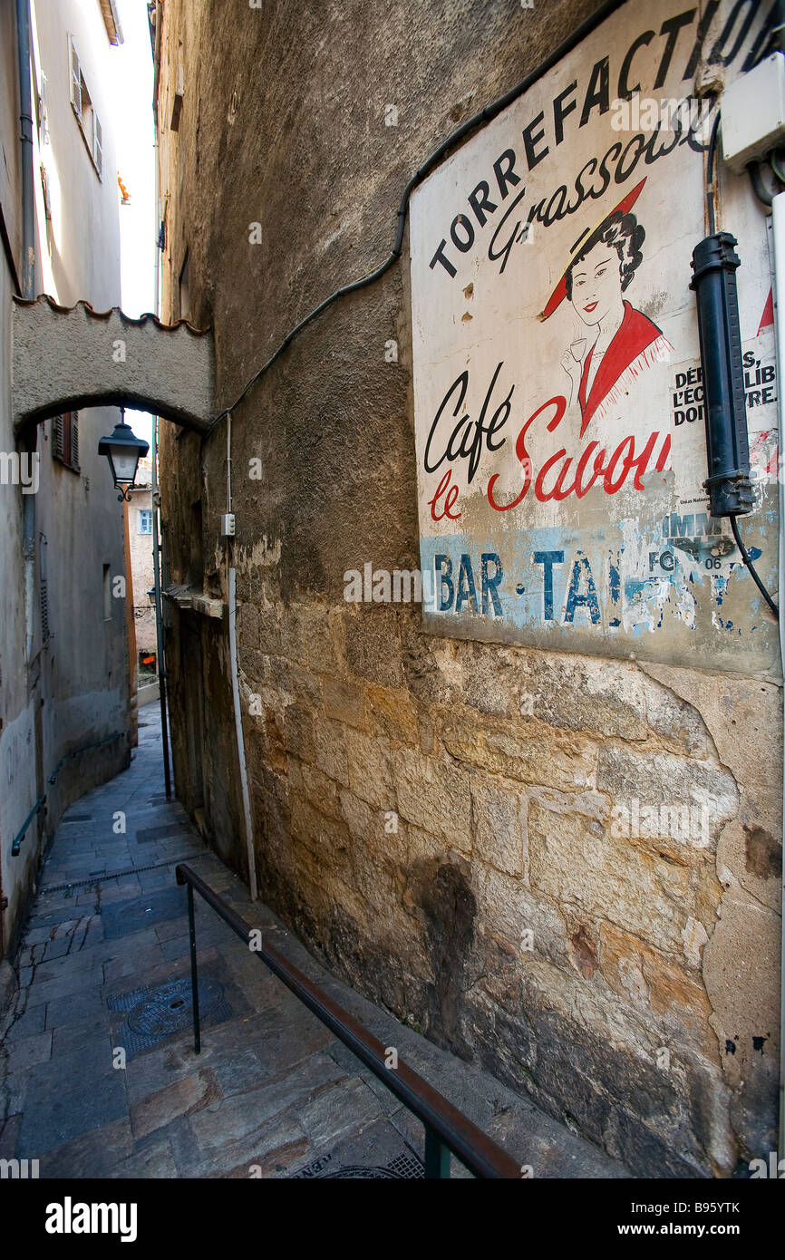 Francia, Alpes Martimes, Grasse, Rue des Moulinets, vicino a Place aux Aires, nella parte alta del centro storico Foto Stock