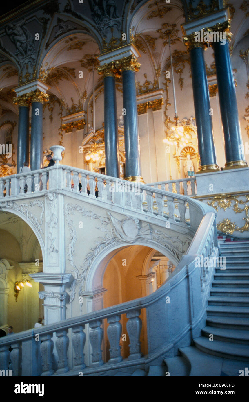 RUSSIA San Pietroburgo il Palazzo d'inverno del Museo Hermitage dettaglio della scala di Giordania Foto Stock