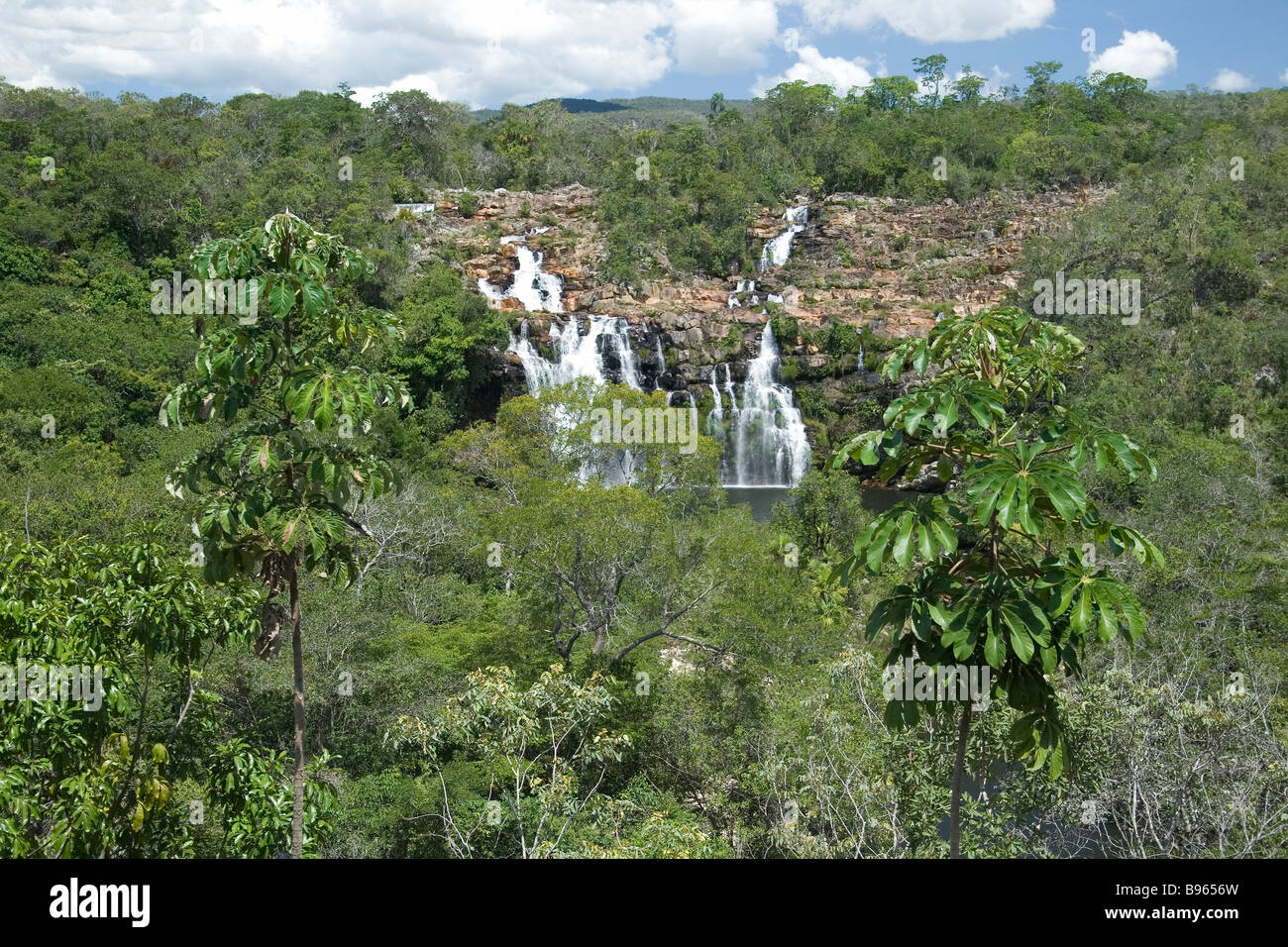 A Cachoeira do Poço Encantado, laghetto incantato cascata, Chapada dos Veadeiros, Veadeiros altipiano, Goias, Brasile Foto Stock