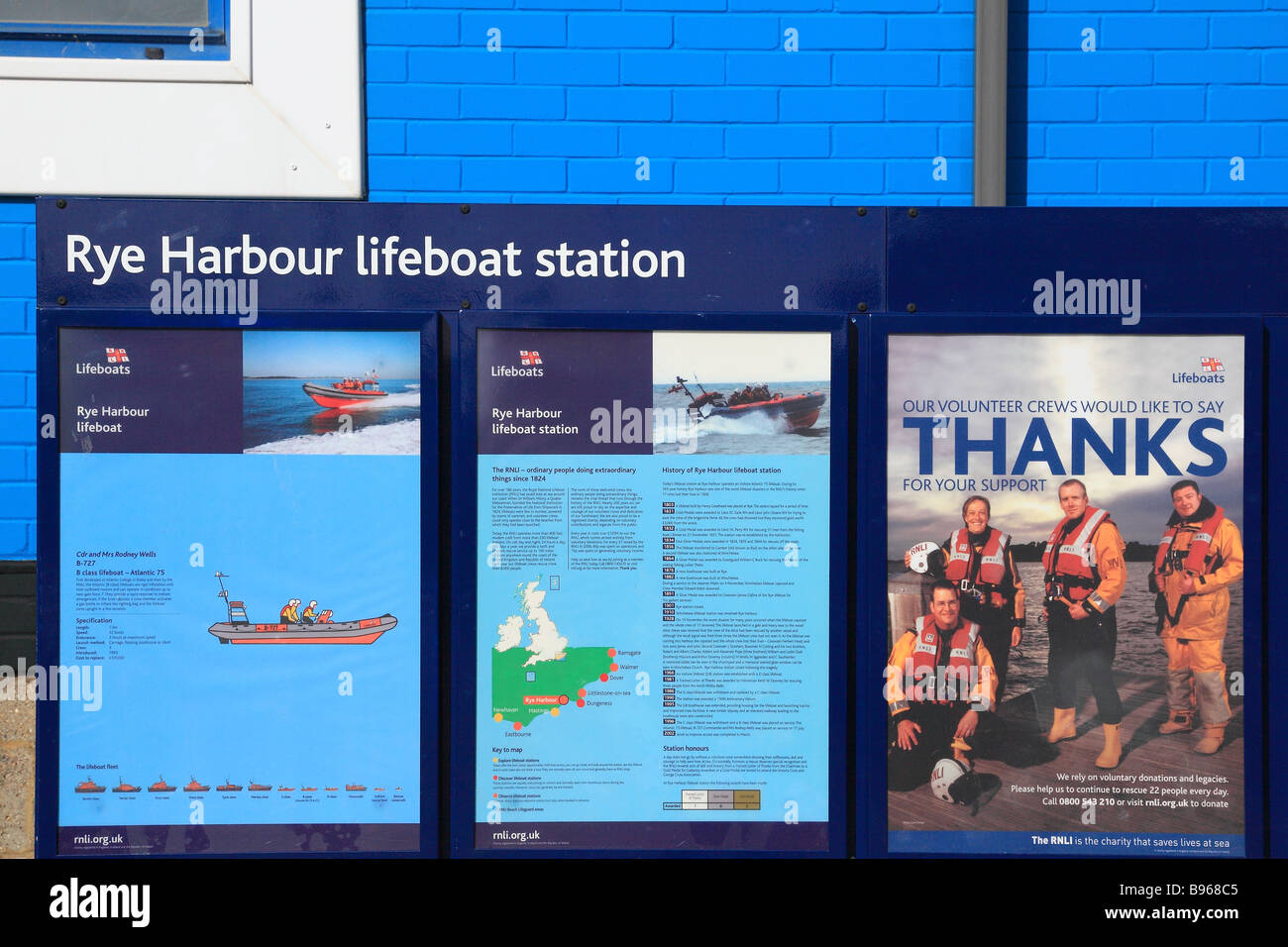 Segale RNLI scialuppa di salvataggio station East Sussex England Foto Stock