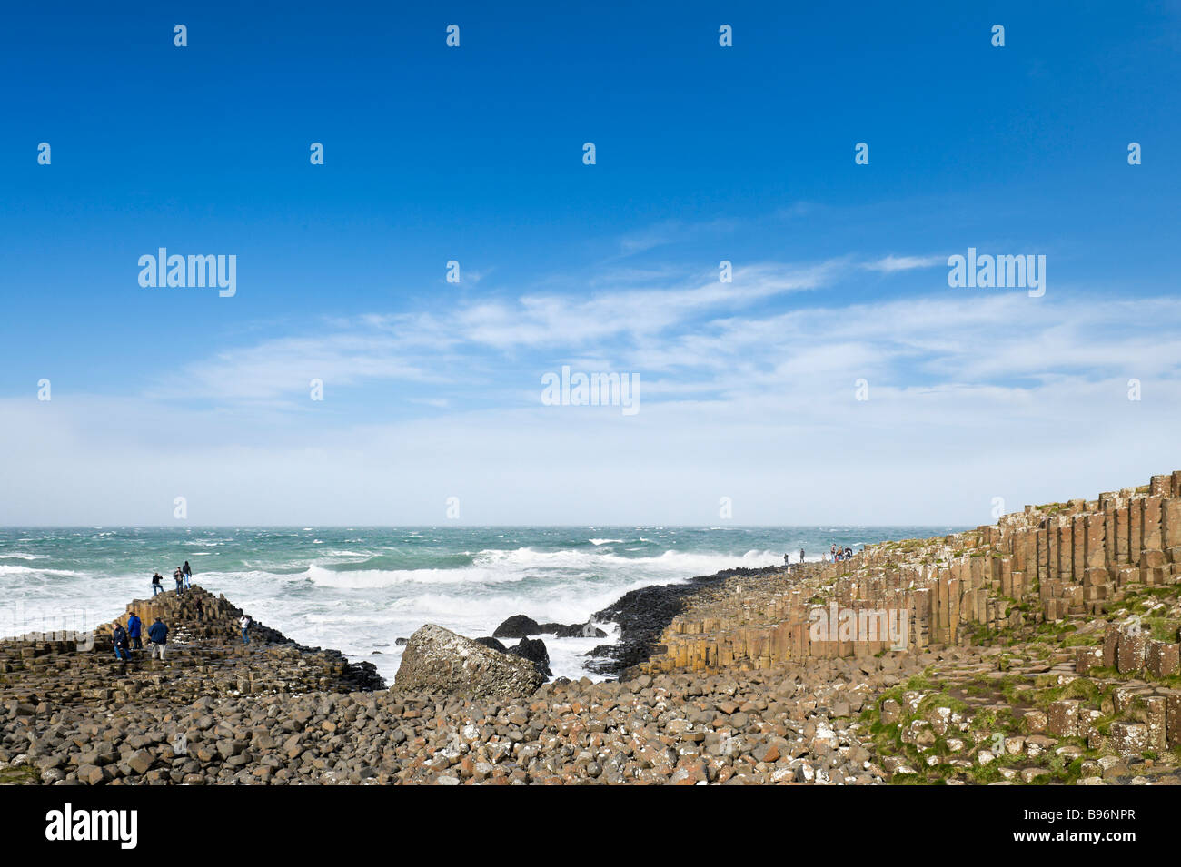 La costa al Giant's Causeway, North Antrim Coast, County Antrim, Irlanda del Nord Foto Stock