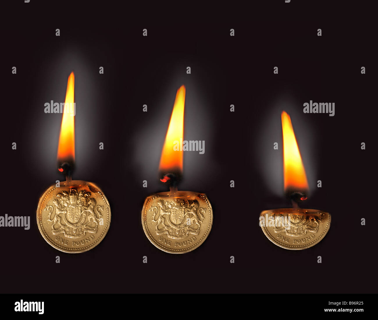 Diverse fasi della combustione di libbra di monete. Foto Stock