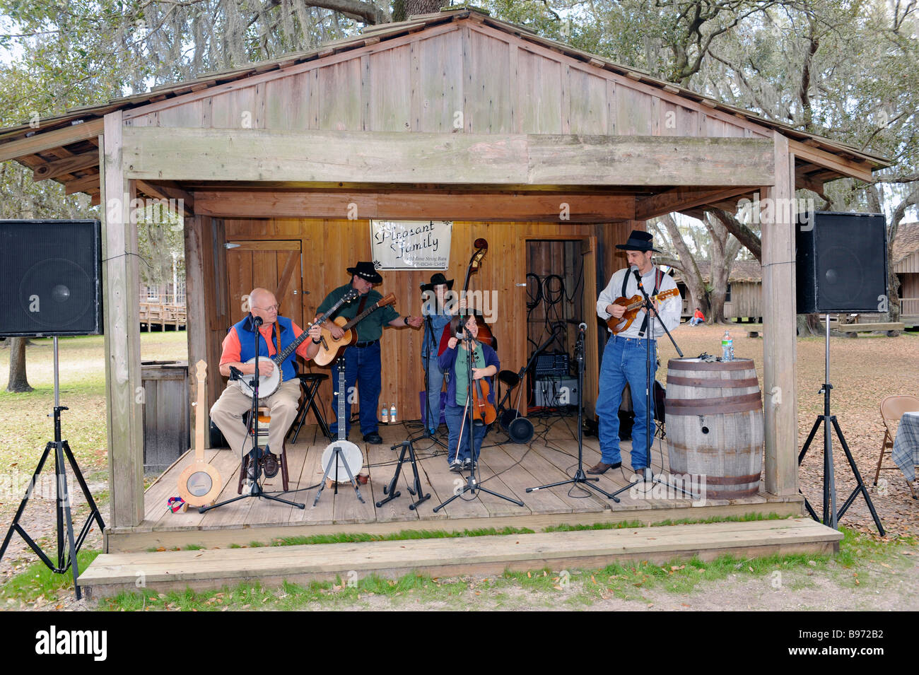Piacevole Paese Famiglia Band suona al Cracker Florida paese museo vivente di storia situato sulla Florida State Fairgrounds Foto Stock