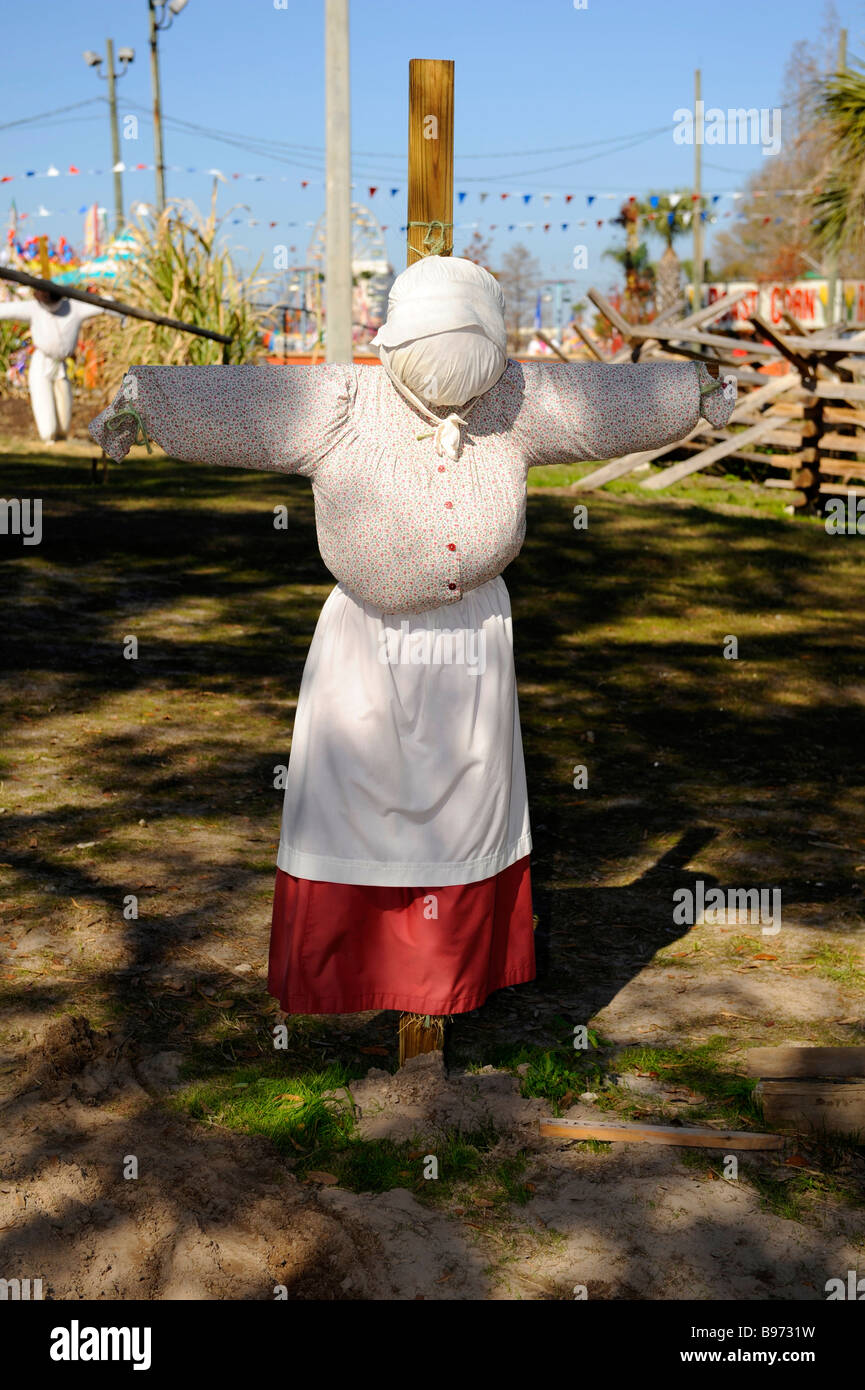 Lo Spaventapasseri in trama orto al Cracker Florida paese museo vivente di storia situato sulla Florida State Fairgrounds Tampa Foto Stock