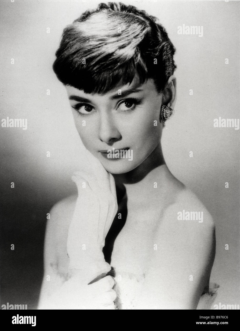 AUDREY HEPBURN Studio pubblicità foto del belga nato attrice cinematografica nel 1955 Foto Stock