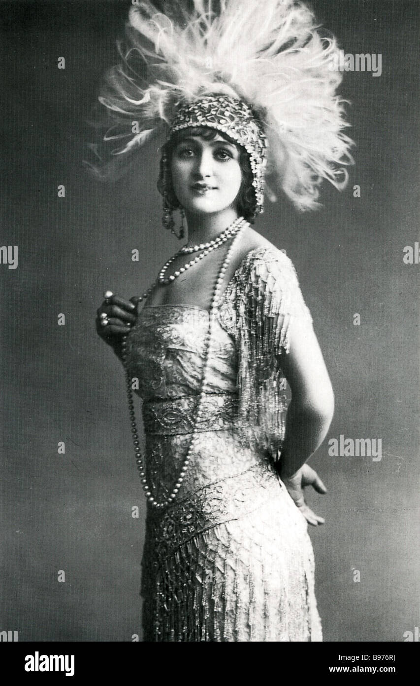 GABY DESLYS attrice francese, showgirl e ballerino 1881 a 1920 famoso per il suo amore di perle Foto Stock