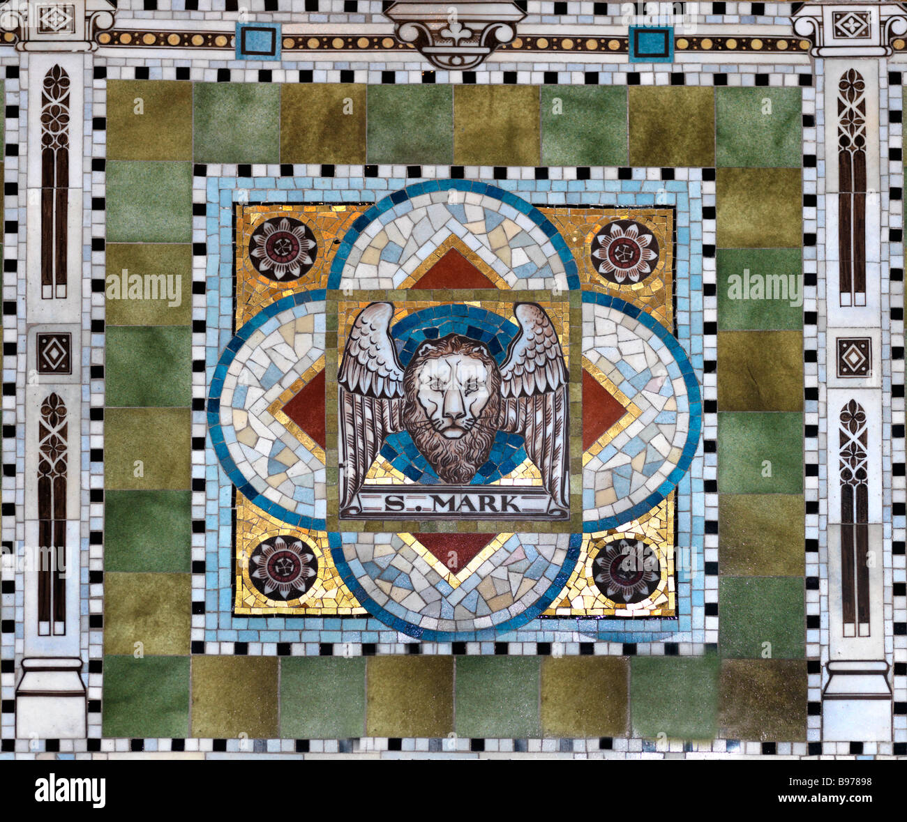 Chiesa di Cristo di Epsom Surrey simbolo mosaici di San Marco Foto Stock