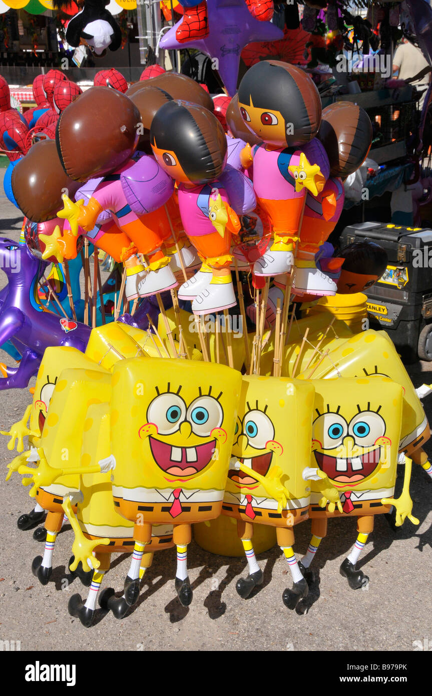 Palloncini colorati e negozio di souvenir sul display a Florida State Fair Tampa Foto Stock