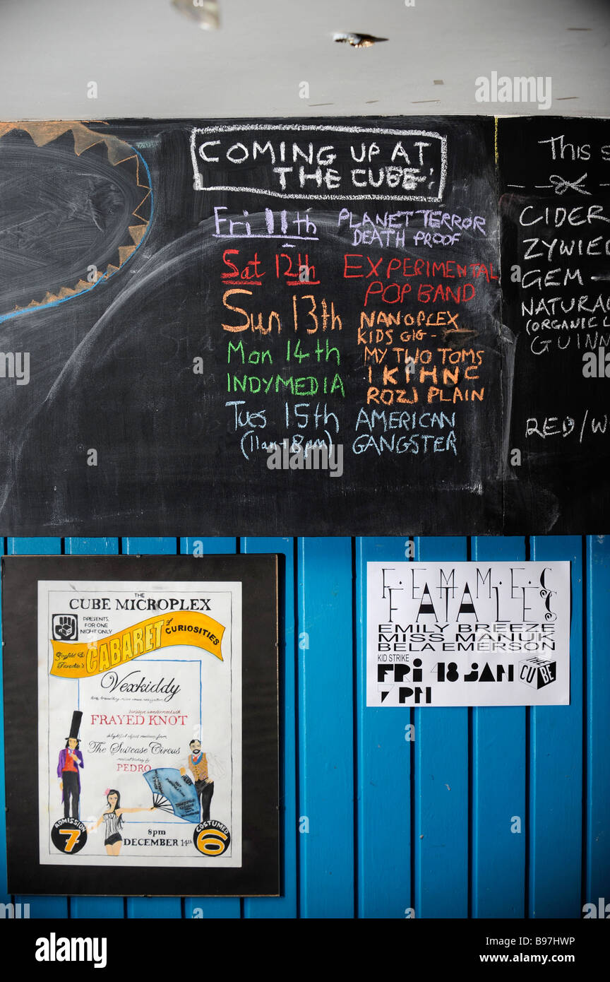 Lavagna con la pianificazione di pellicole conta fino a cubo MICROPLEX CINEMA INDIPENDENTE IN KINGSDOWN BRISTOL REGNO UNITO Foto Stock