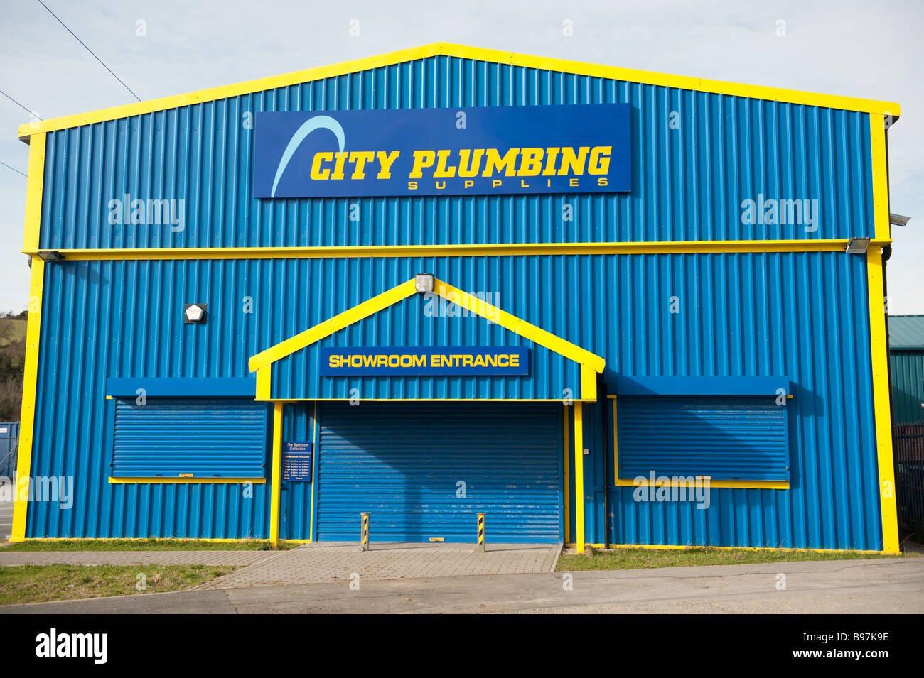 Città di idraulici plumbing supplies mercanti magazzino chiusura Foto Stock