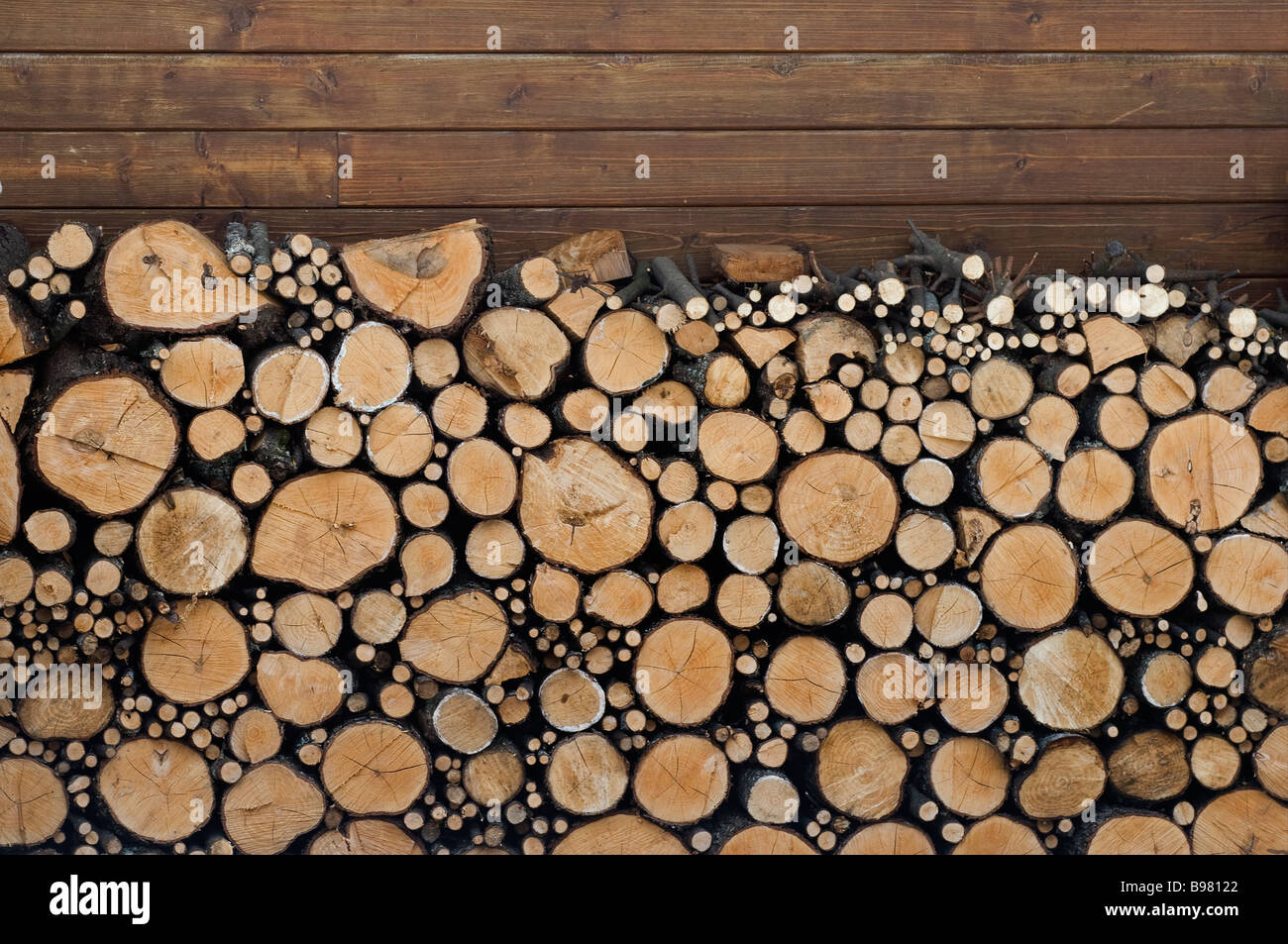 Una pila di fuochi di legno Foto Stock