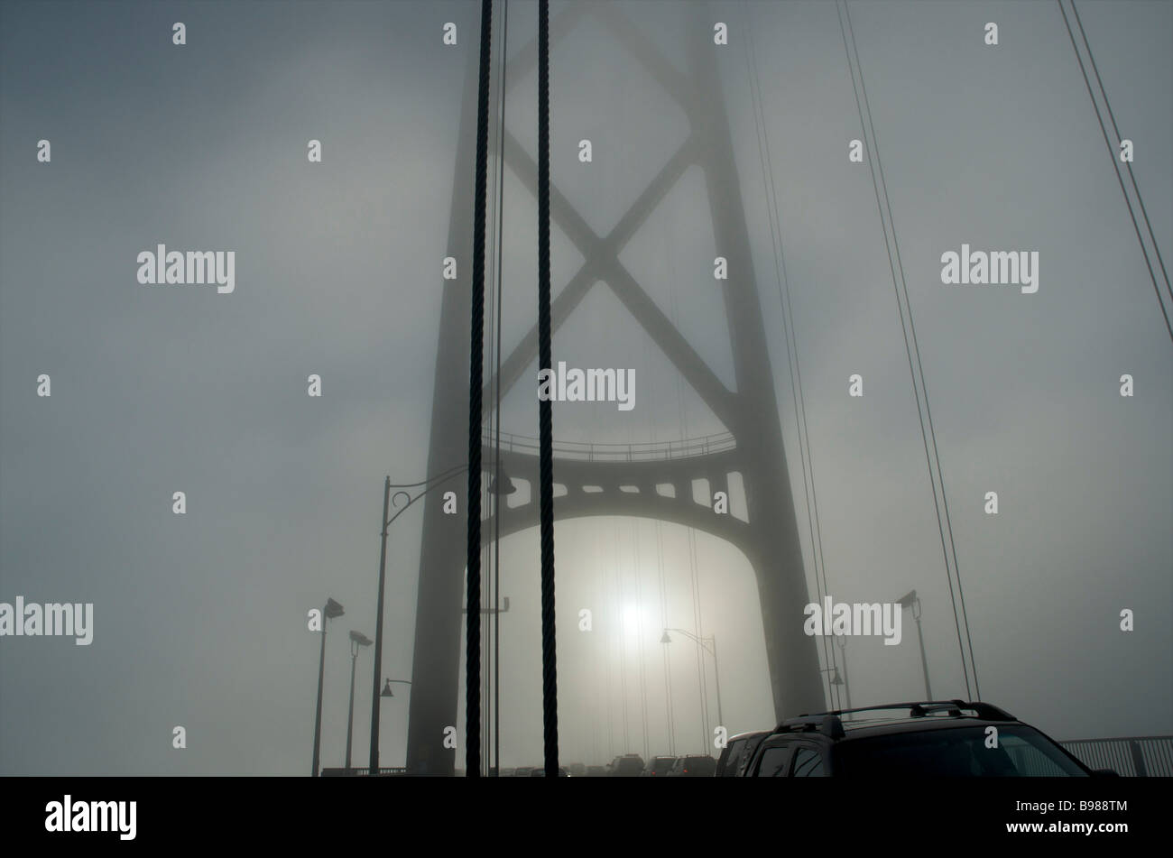 Lions Gate Bridge in FOG, Vancouver, British Columbia Foto Stock