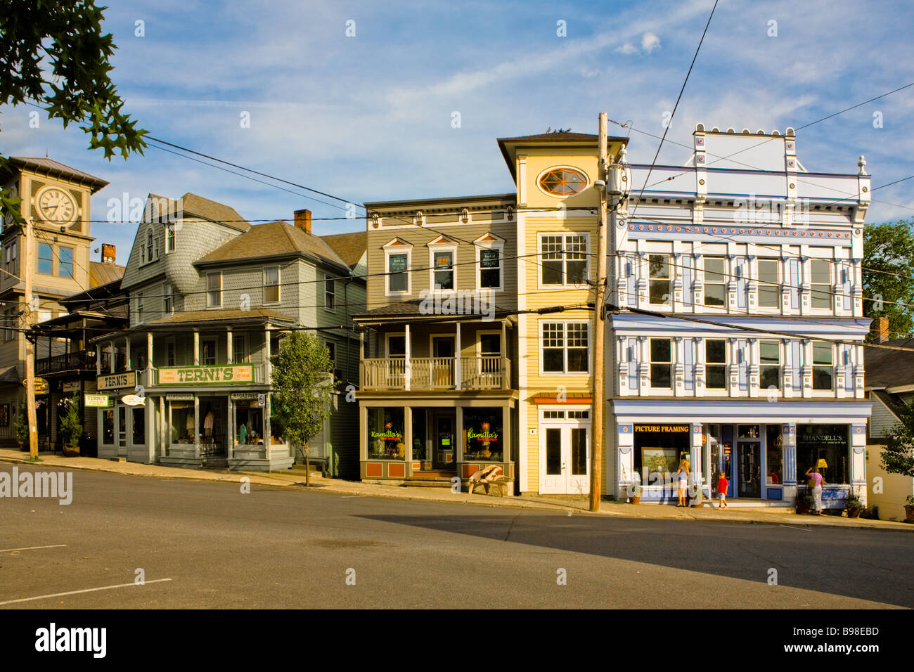 Gli edifici in stile vittoriano nel quartiere degli affari di Millerton Hudson Valley nello Stato di New York Foto Stock