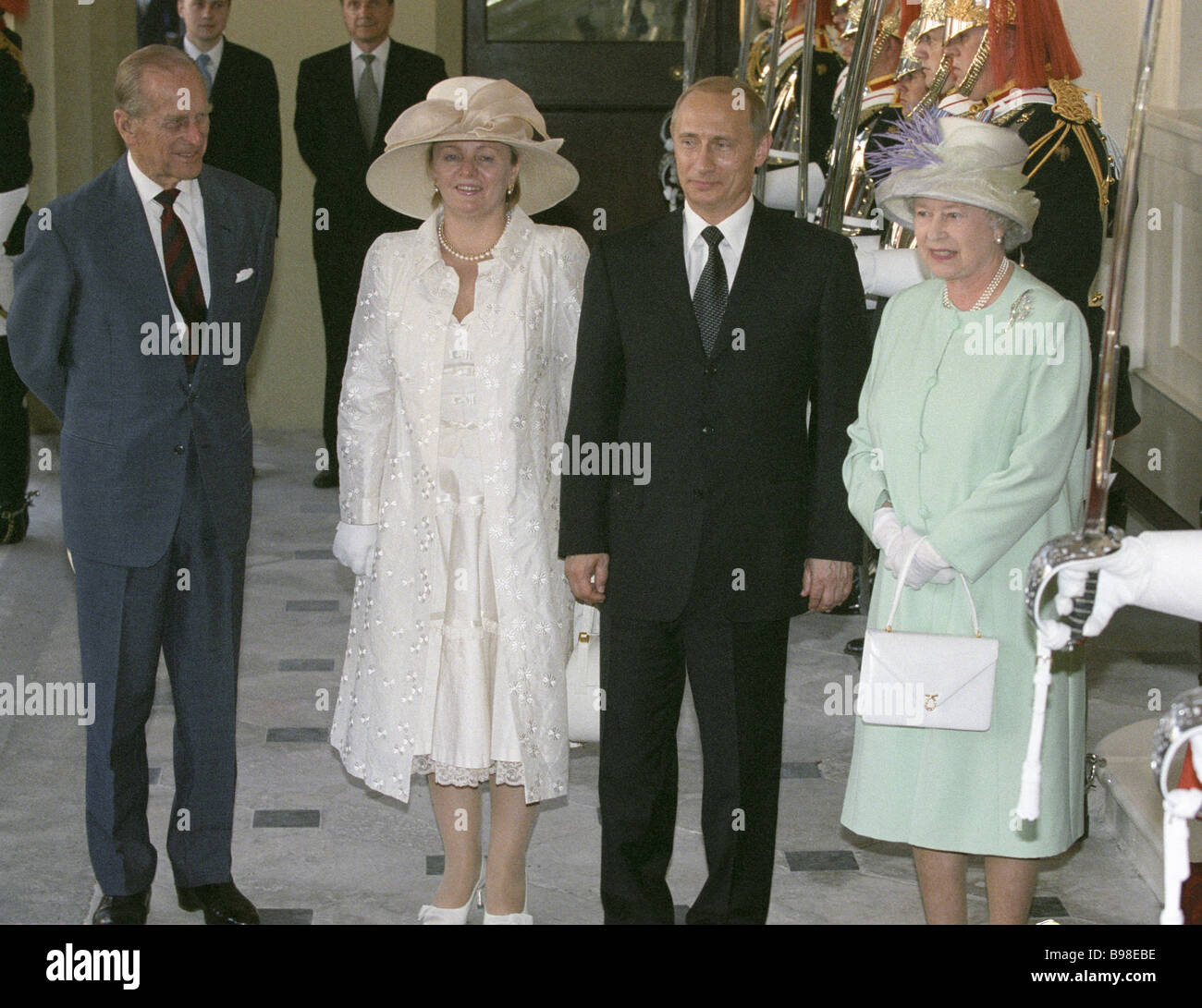 Da destra a sinistra British Queen Elisabeth II di Vladimir e Lyudmila Putin principe consorte del Duca di Edimburgo Philip durante Vladimir Foto Stock