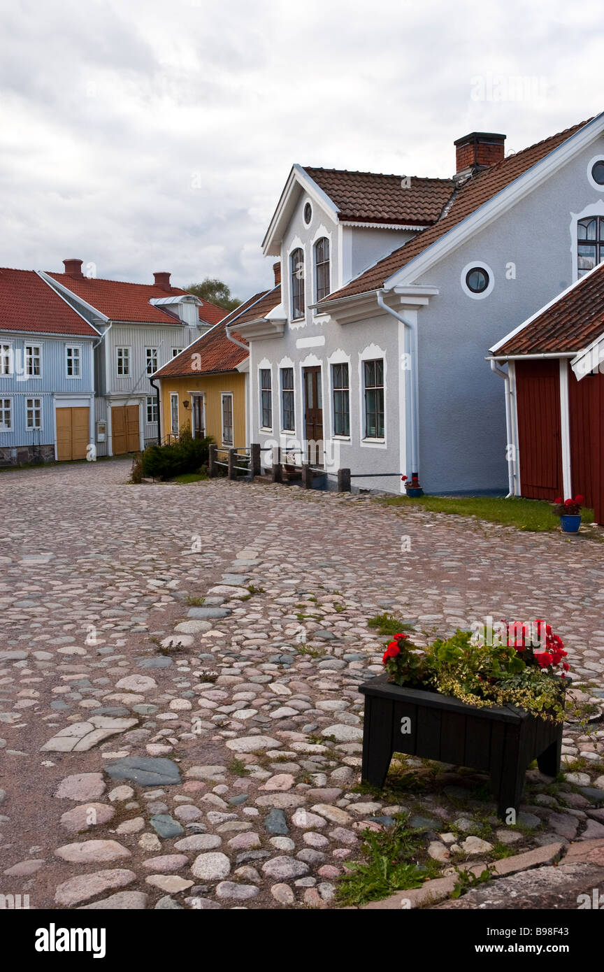 Tipica svedese e pittoresco villaggio con strade lastricate Foto Stock