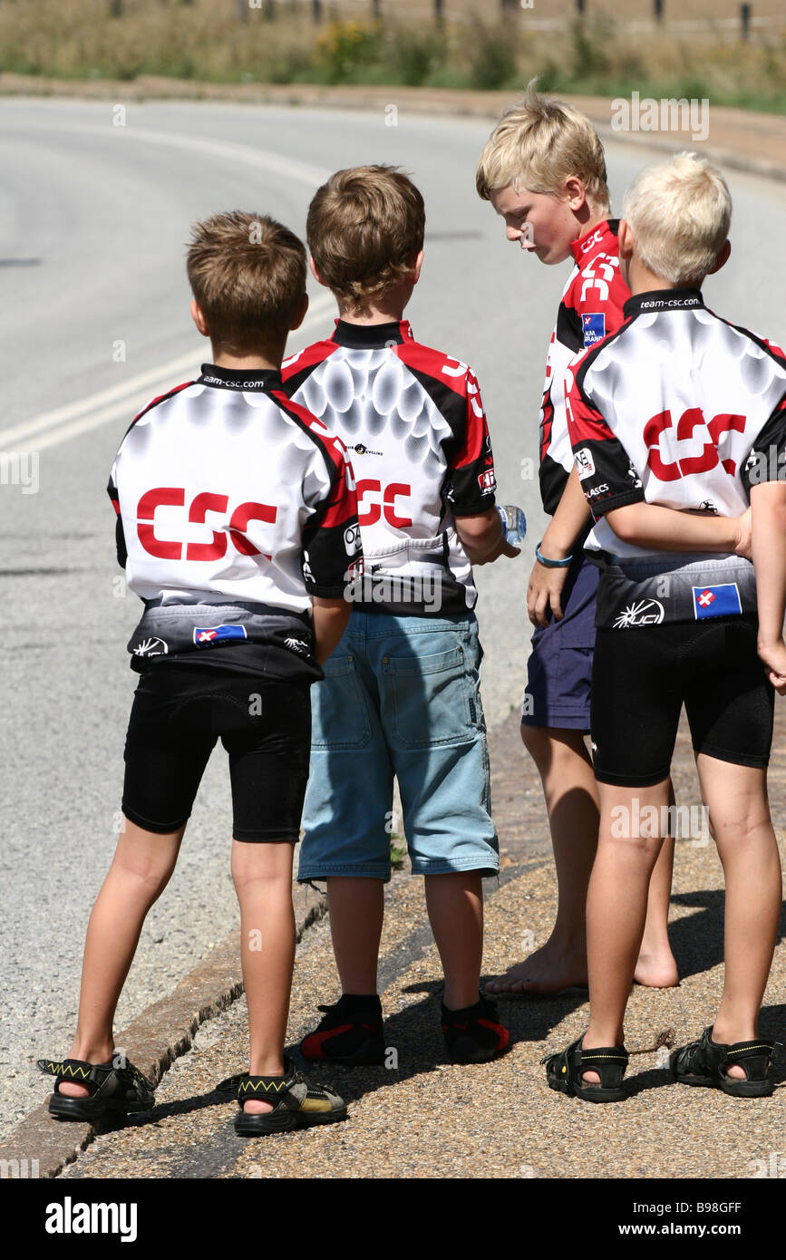 I bambini con CSC bike team camicie in Danimarca 2006 Foto Stock