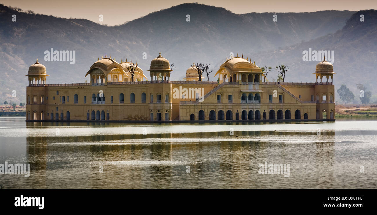 Jal Mahal, acqua Palace, nei pressi di ambra e Jaipur, Rajasthan, India Foto Stock