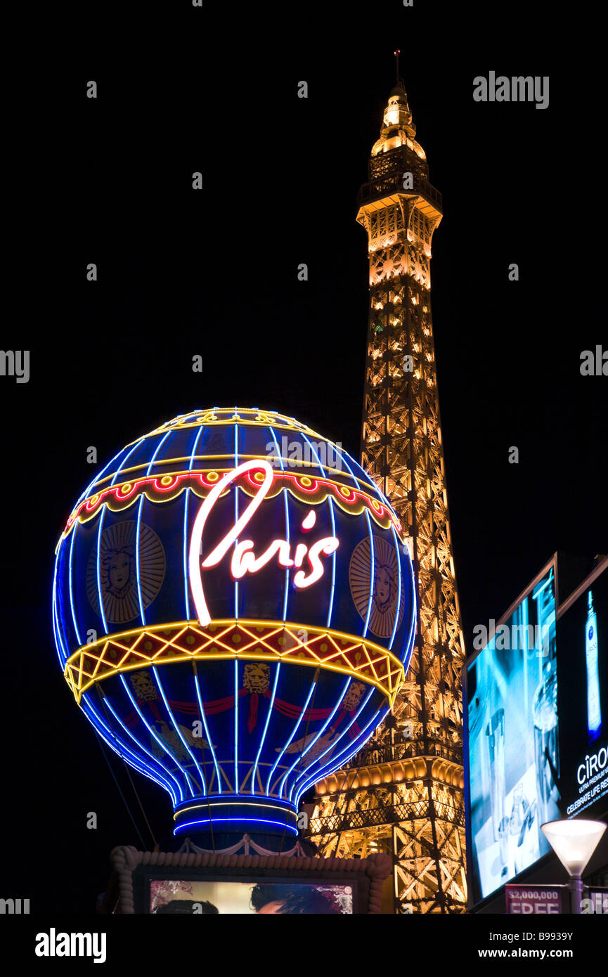 Il Paris Las Vegas Hotel e Casino Di notte, Las Vegas Boulevard (striscia), Las Vegas, Nevada, STATI UNITI D'AMERICA Foto Stock